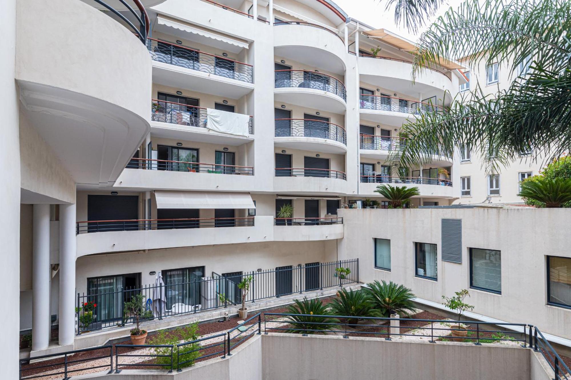 Nice 1 Bedroom Downtown Carre D'Or With Garage المظهر الخارجي الصورة