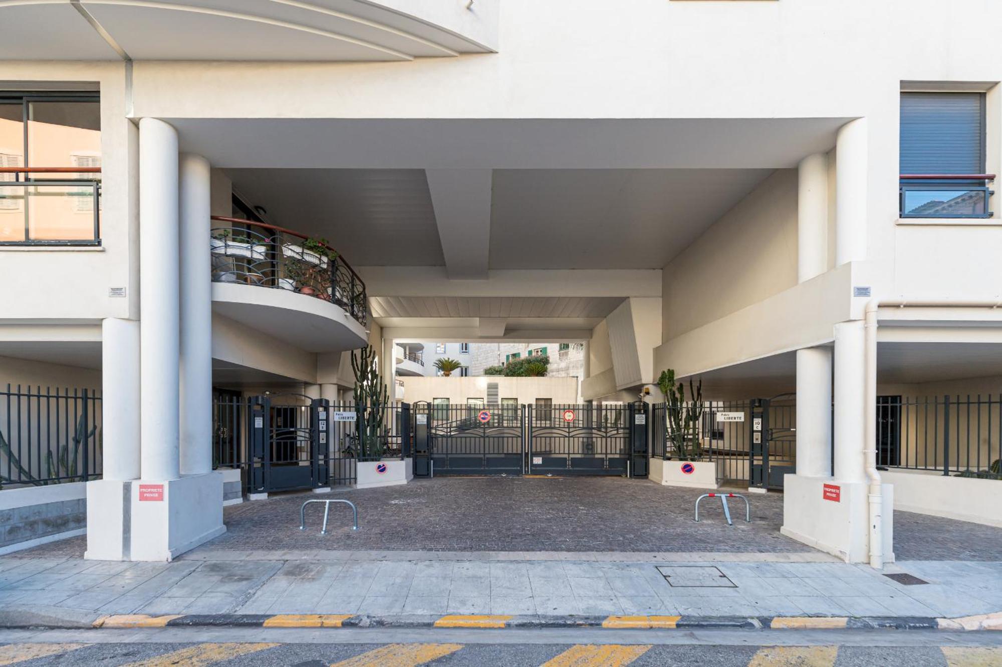 Nice 1 Bedroom Downtown Carre D'Or With Garage المظهر الخارجي الصورة