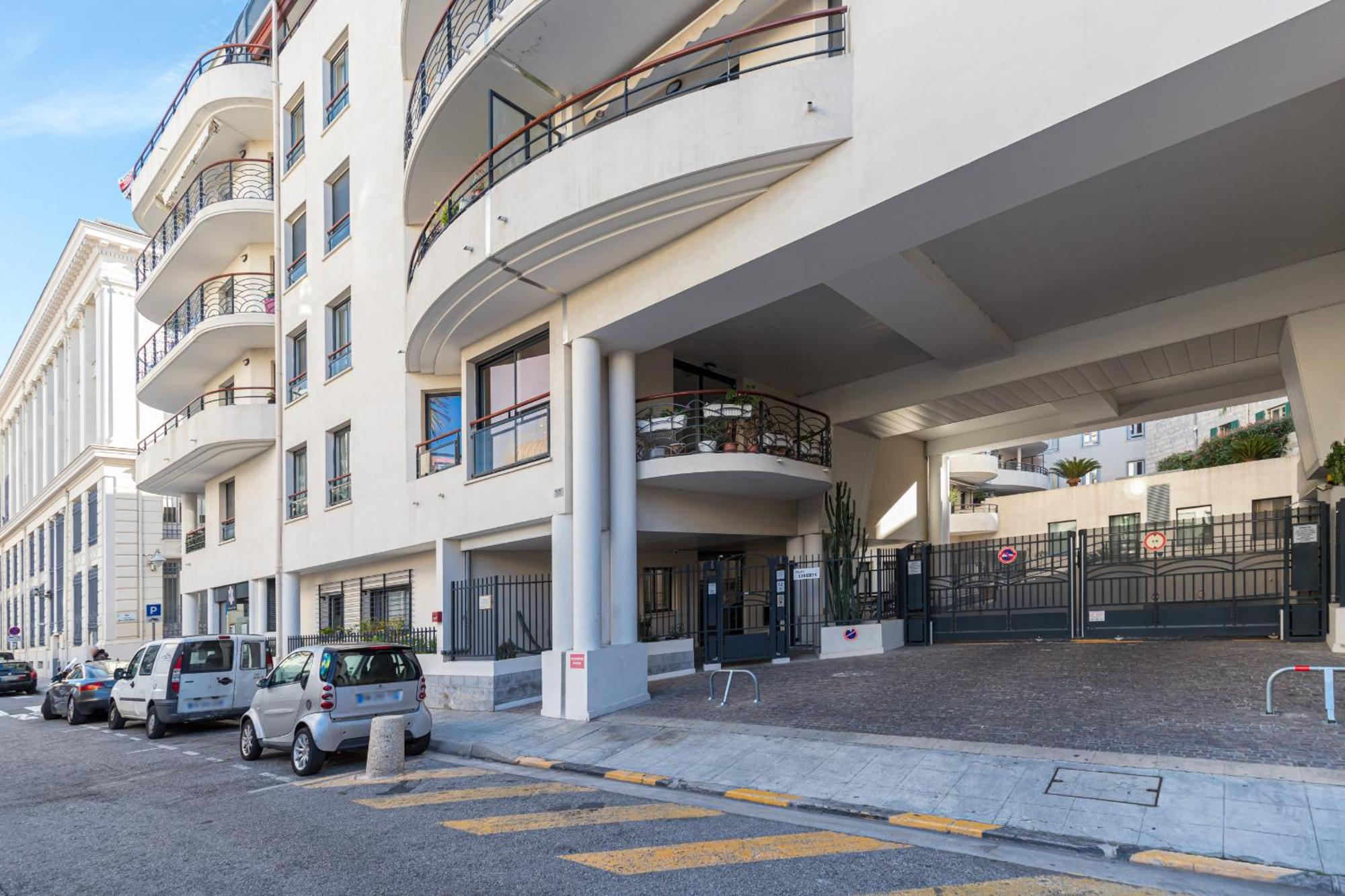 Nice 1 Bedroom Downtown Carre D'Or With Garage المظهر الخارجي الصورة