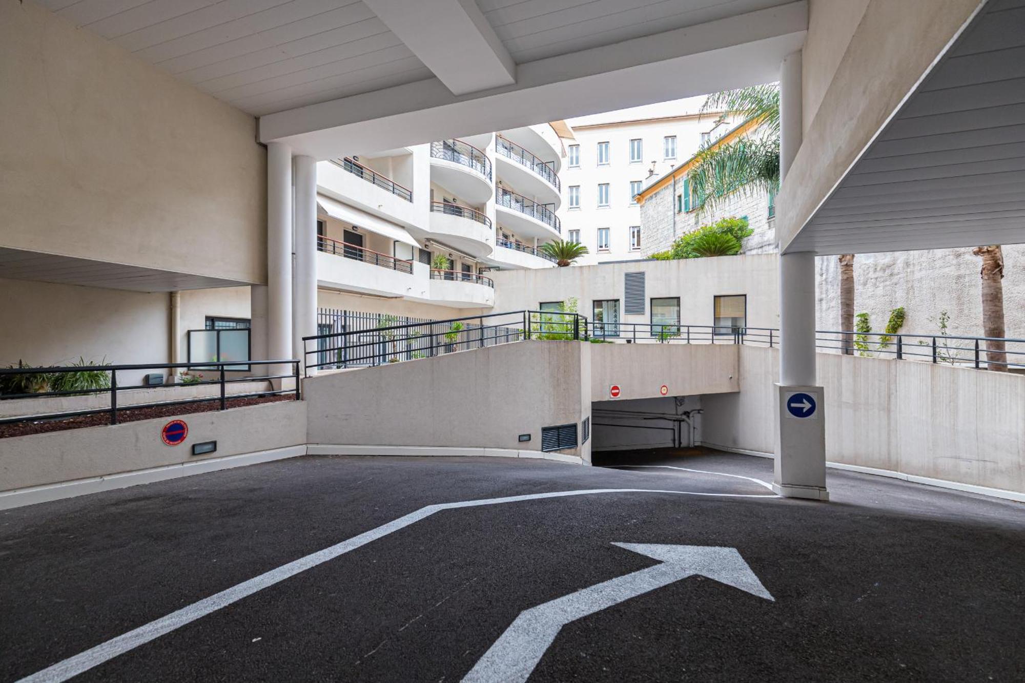 Nice 1 Bedroom Downtown Carre D'Or With Garage المظهر الخارجي الصورة