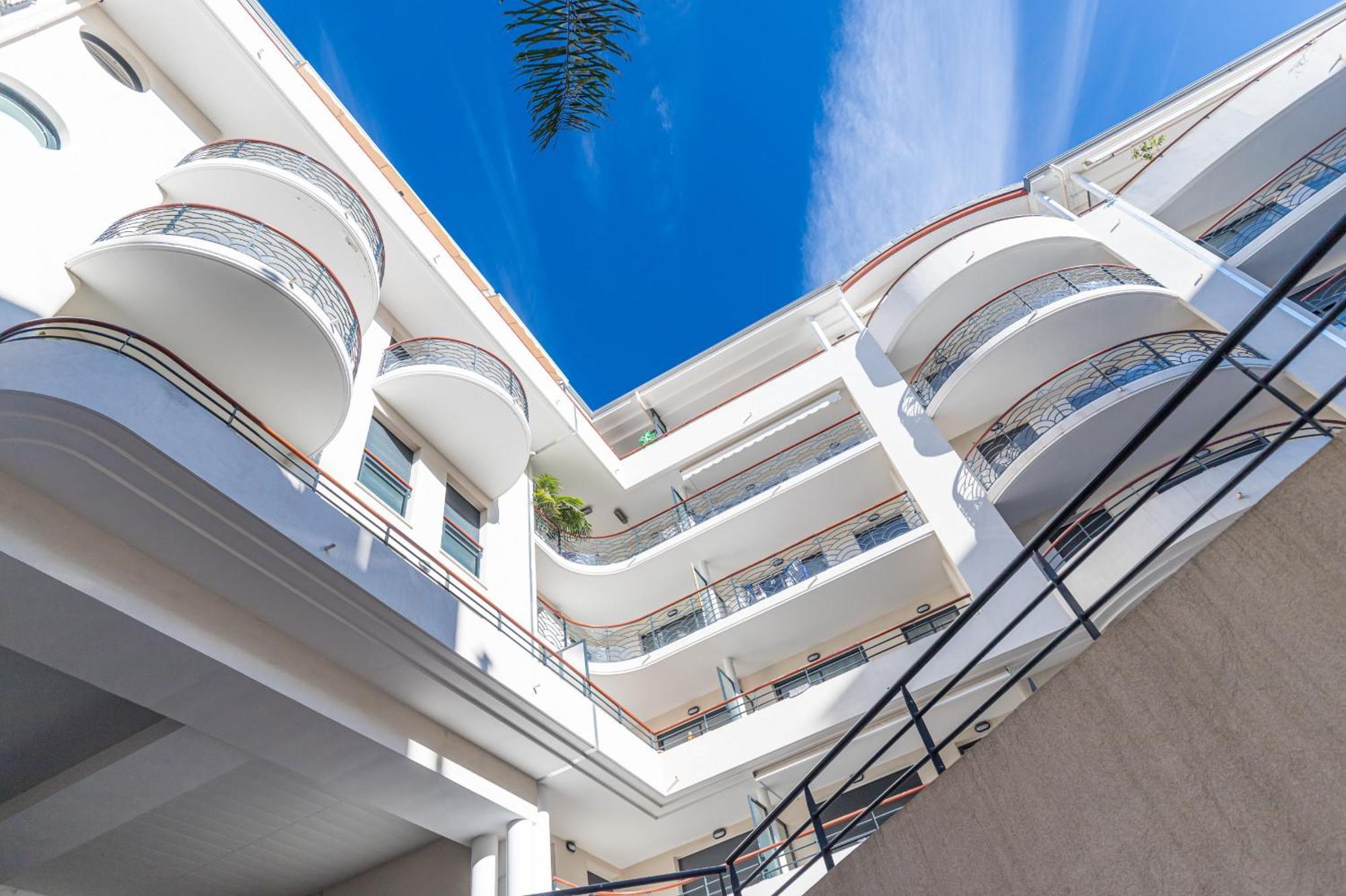 Nice 1 Bedroom Downtown Carre D'Or With Garage المظهر الخارجي الصورة